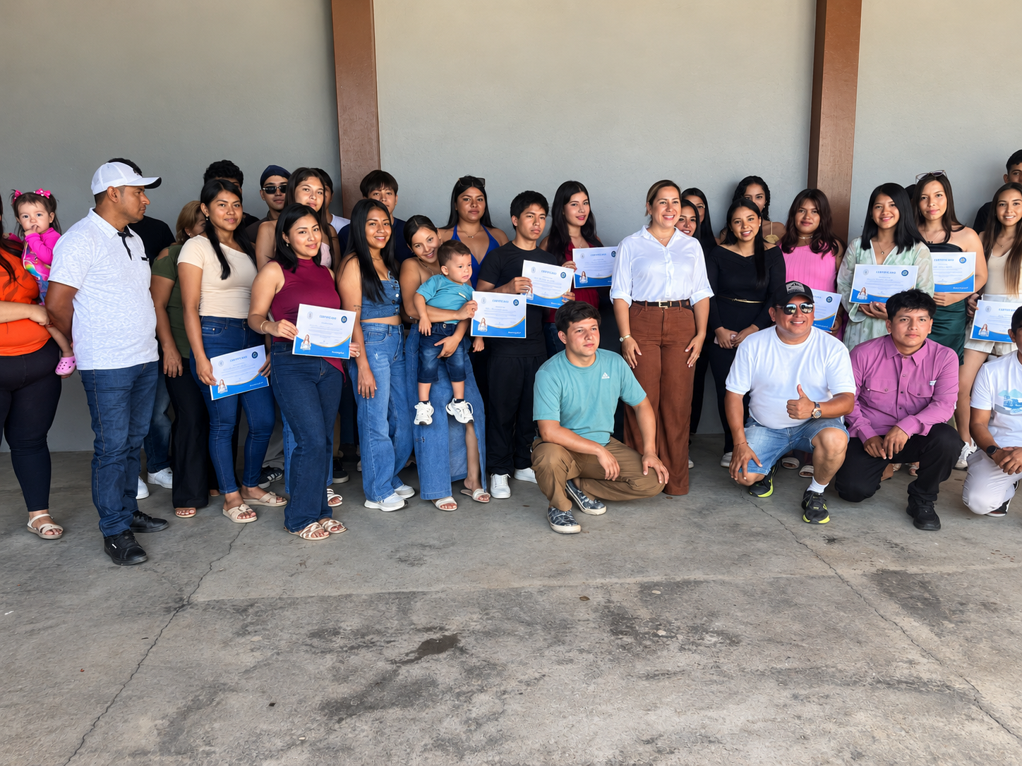 Estudiantes LEONPROL con certificados
